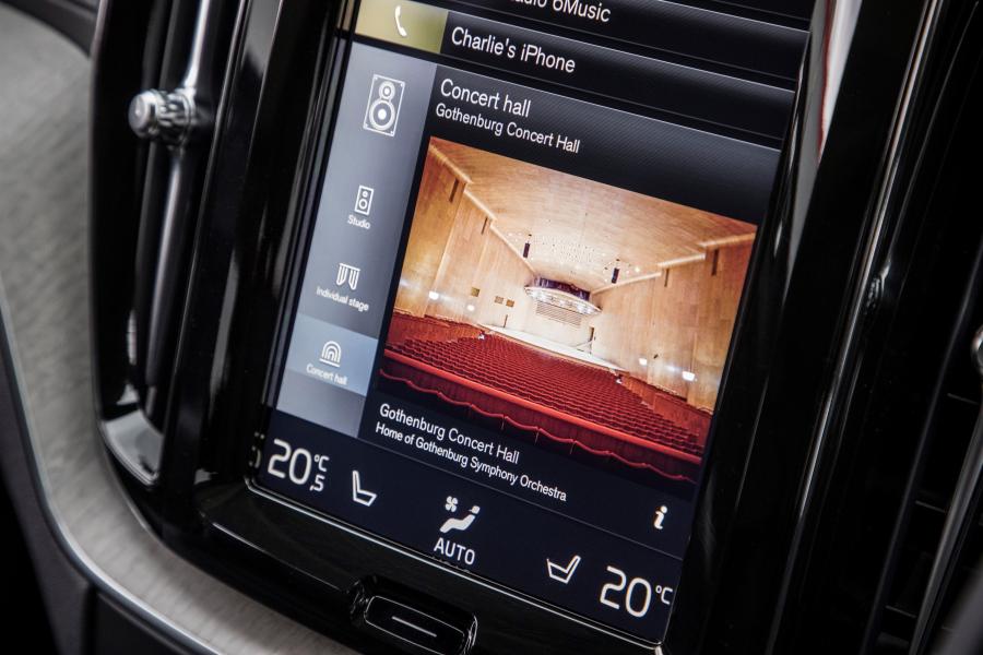 Детали интерьера Volvo XC60 D4 Inscription 2017 года  (UK) (фото 147 из 172)